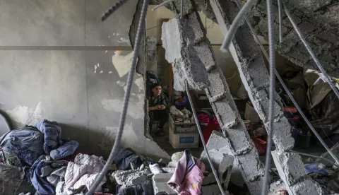 epa11970911 A Palestinian boy looks on inside a destroyed area of Al Tabien school following Israeli airstrikes in Gaza City, 18 March 2025. The Israeli forces on 18 March confirmed they were carrying out 'extensive strikes' on targets in the Gaza Strip, following an Israeli prime minister's statement which ended the ceasefire in place since 19 January. According to provisional figures released by the Palestinian Health Minister, more than 250 people were killed in a series of overnight strikes in the Gaza Strip, with more bodies still waiting to be recovered from under the rubble. EPA/MOHAMMED SABER
