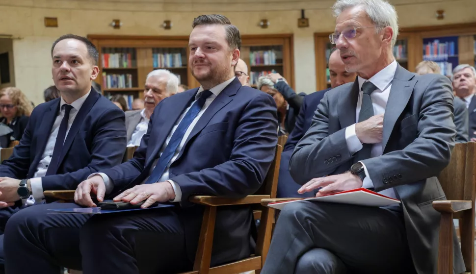 Zagreb, 18.03.2025.- Zajednička konferencija HNB-a i EIB-a "Financiranje rasta i inovacija s ciljem jačanja konkurentnosti". Na fotografiji guverner ministar Dragan Primorac, Hrvatske narodne banke Boris Vujčić.foto HINA/ Admir BULJUBAŠIĆ/ abu