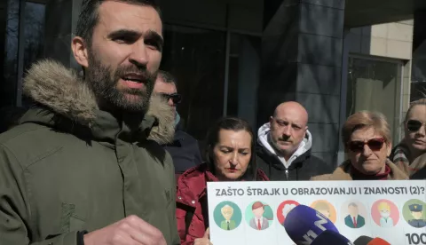 Zagre,18.3.2025. - Konferencija za novinare Nezavisnog sindikata zaposlenih u srednjim školama Hrvatske, Nezavisnog  sindikata znanosti i visokog obrazovanja i Školskog sindikata Preporod s temom "Vijeće za praćenje i unaprjeđenje sustava plaća u državnoj službi i javnim službama, Smokvin list ili tijelo za izmjene koeficijenata?" Osvrnuli su se i na podatke Ministarstva o plaćama u obrazovanju i znanosti.Na slici Matija Kroflin.foto HINA/ Tomislav Pavlek/ tp