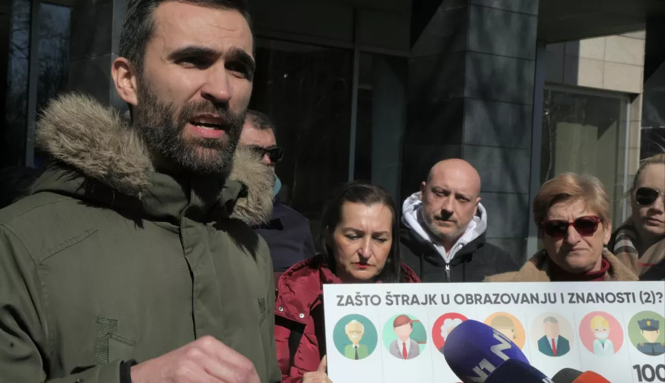 Zagre,18.3.2025. - Konferencija za novinare Nezavisnog sindikata zaposlenih u srednjim školama Hrvatske, Nezavisnog sindikata znanosti i visokog obrazovanja i Školskog sindikata Preporod s temom "Vijeće za praćenje i unaprjeđenje sustava plaća u državnoj službi i javnim službama, Smokvin list ili tijelo za izmjene koeficijenata?" Osvrnuli su se i na podatke Ministarstva o plaćama u obrazovanju i znanosti.Na slici Matija Kroflin.foto HINA/ Tomislav Pavlek/ tp