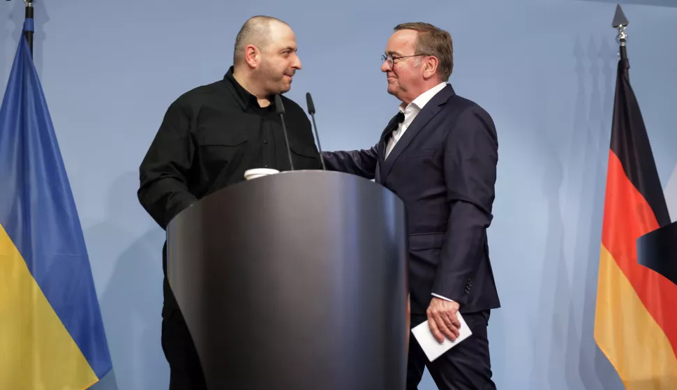 epa11944407 German Defense Minister Boris Pistorius (R) and Ukrainian Defense Minister Rustem Umerov attend a joint press conference after their talks in Berlin, Germany, 06 March 2025. EPA/HANNIBAL HANSCHKE