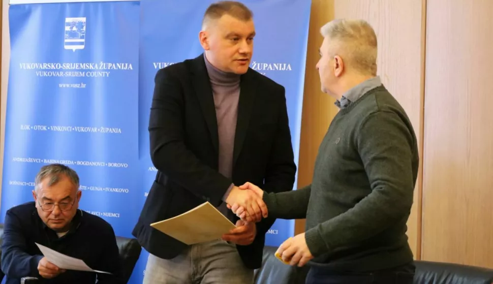 U županijskoj vijećnici u Vukovaru upriličeno potpisivanje ugovora o dodjeli financijskih sredstava braniteljskim udrugama
