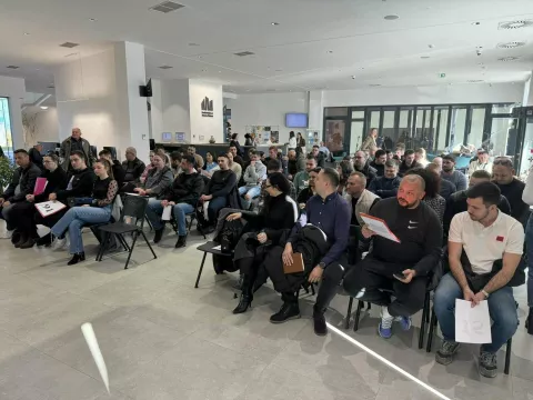 VINKOVCINa licitaciji je prodano svih 28 građevinskih zemljišta koje je Grad Vinkovci ponudio u prigradskom naselju Mirkovcima mladim obiteljima po iznimno povoljnim uvjetim, a kojoj se odazvalo 37 ponuditelja s ukupno 130 ponuda.ožujak 2025.