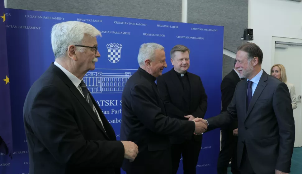 Zagre,19.3.2025.-Predsjednik Hrvatskoga sabora Gordan Jandroković održao je pripremni sastanak s predstavnicima Počasnog bleiburškog voda i Hrvatske biskupske konferencije u svezi s obilježavanjem komemoracije žrtava Bleiburške tragedije i Hrvatskog križnog puta. Na slici Milan Kovač,Mijo Gorski,Krunoslav Novak i Gordan Jandroković.foto HINA/ Tomislav Pavlek/ tp