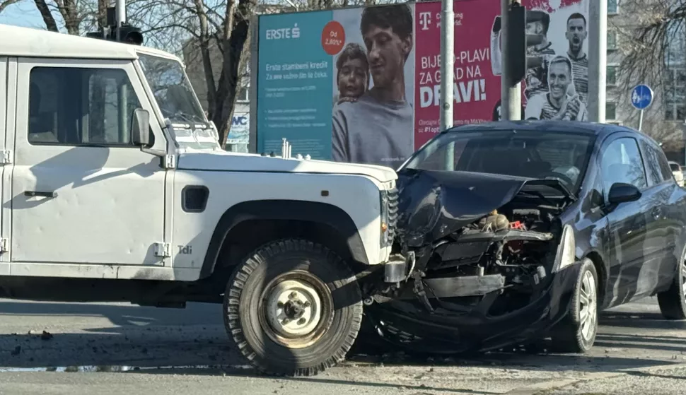 Osijek, 20. 03. 2025., križanje Ulica K. P. Svačića - Vukovarska ulica, prometna nesreća, Land Rover - Opel Astra, prometna nesreća - ilustracijaSNIMIO BRUNO JOBST