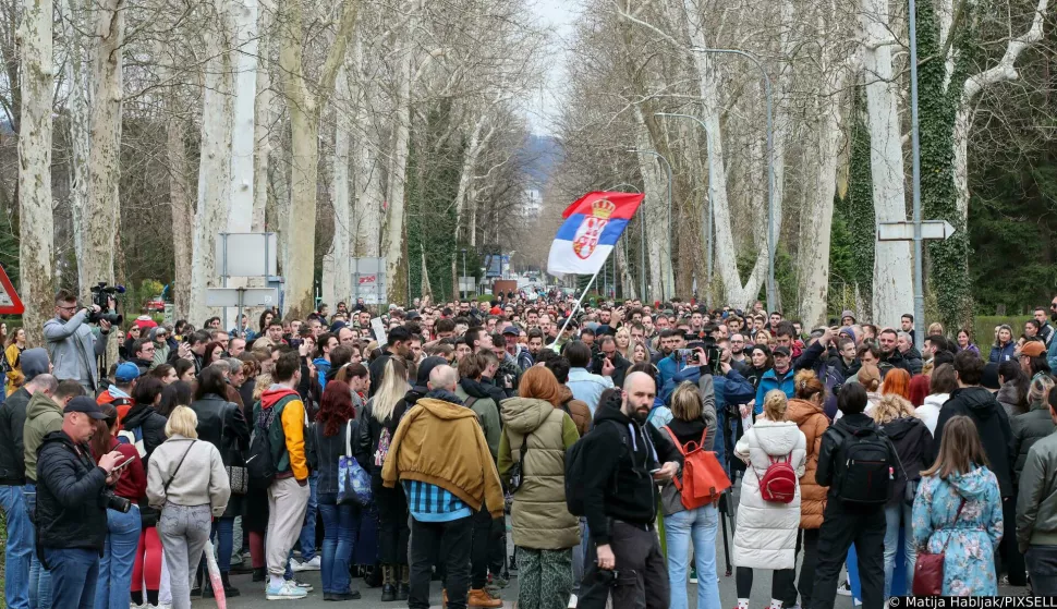 15.03.2025., Banja Luka - Prosvjed studenata u Banja Luci u kampusu, povodom podrske studentima u Beogradu. Okupilo se nekoliko stotina prosvjednika u kampusu bez policije i osiguranja. Photo: Matija Habljak/PIXSELL