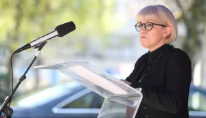 Zagreb, 9.4.2020. - U Hrvatskoj je u razdoblju od 24 sata potvrрeno 64 novih zaraza koronavirusom, 40 osoba se oporavilo, a jedna je preminula, izvijestio je u иetvrtak Nacionalni stoћer Civilne zaљtite. Na slici ministrica za demografiju obitelj, mlade i socijalnu politiku Vesna Bedekoviж.foto HINA/ PIXSELL/ POOL/ Igor Kralj/ ua