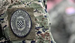 novosti...vinkovci...22.03.2024.vojarna 5. gardijske brigade slavonski sokolovi; sredisnje obiljezavanje 17. obljetnice ustrojavanja gardijske oklopno-mehanizirane brigade (GOMBR) hrvatske kopnene vojske uz polaganje vijenaca i prigodni program; nazocio i predsjednik rh zoran milanovic, koji je vojnicima urucio odlikovanja, pohvale i nagrade;foto Gordan Panić