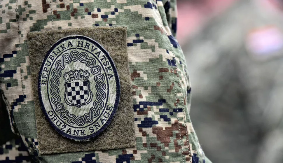 novosti...vinkovci...22.03.2024.vojarna 5. gardijske brigade slavonski sokolovi; sredisnje obiljezavanje 17. obljetnice ustrojavanja gardijske oklopno-mehanizirane brigade (GOMBR) hrvatske kopnene vojske uz polaganje vijenaca i prigodni program; nazocio i predsjednik rh zoran milanovic, koji je vojnicima urucio odlikovanja, pohvale i nagrade;foto Gordan Panić