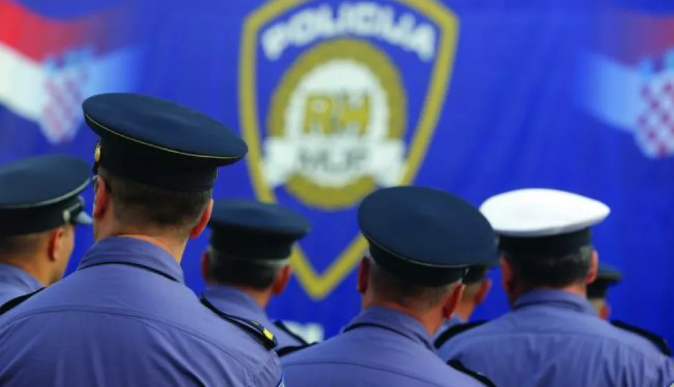 28.09.2012., Zadar - U Drugoj policijskoj postaji odrzana je svecanost dana policije ciji je novoizabrani nacelnik Neven Paskvalin. U sklopu programa odrzana je i vjezba interventne policije na kojoj su uvazeni gosti imali priliku uvidjeti pripremnost zadarskih policajaca. Photo: Filip Brala/PIXSELL------dva stupca novosti