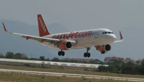 03.08.2017., Kastela - Pista Zracne luke Split u Resniku rusi sve rekorde po broju putnika i temperaturi koja je ove godine iznosila rekordnih 42,3 Celzijeva stupnja.Photo: Ivo Cagalj/PIXSELL------1 stupac colornovosti