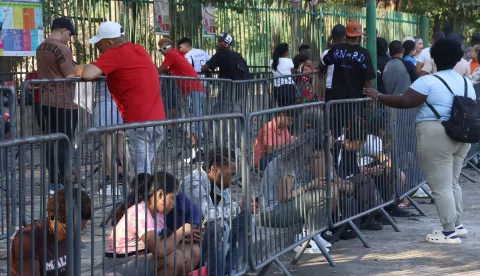 epa11954105 Migrants line up to apply for asylum, in Tapachula, Mexico, 10 March 2025. After US President Trump's immigration measures, thousands of migrants seek asylum in southern Mexico. EPA/Juan Manuel Blanco EDITORIAL USE ONLY