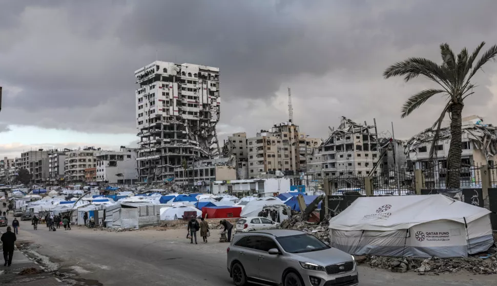 epa11976757 Tents of displaced Palestinians from northern Gaza are set up near destroyed buildings in Gaza City, 20 March 2025, after the Israeli army issued evacuation orders for areas in northern Gaza. Israeli forces resumed airstrikes on Gaza on 18 March, ending a ceasefire that had been in place since 19 January. EPA/MOHAMMED SABER