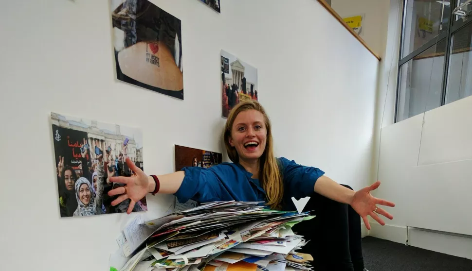 Facebook je pristao prestati ciljati oglase na korisnicu, koristeći njezine osobne podatke nakon što je žena podnijela tužbu protiv matične tvrtke, tehnološkog diva Mete.