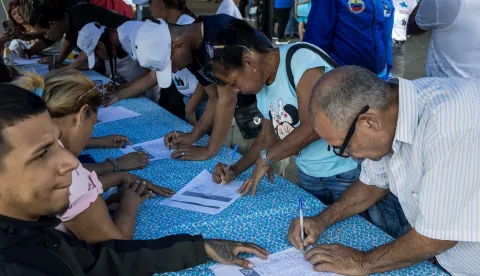 epa11979968 People participate in the collection of signatures in support of their compatriot migrants deported from the United States to El Salvador in Caracas, Venezuela, 21 March 2025. EPA/MIGUEL GUTIERREZ