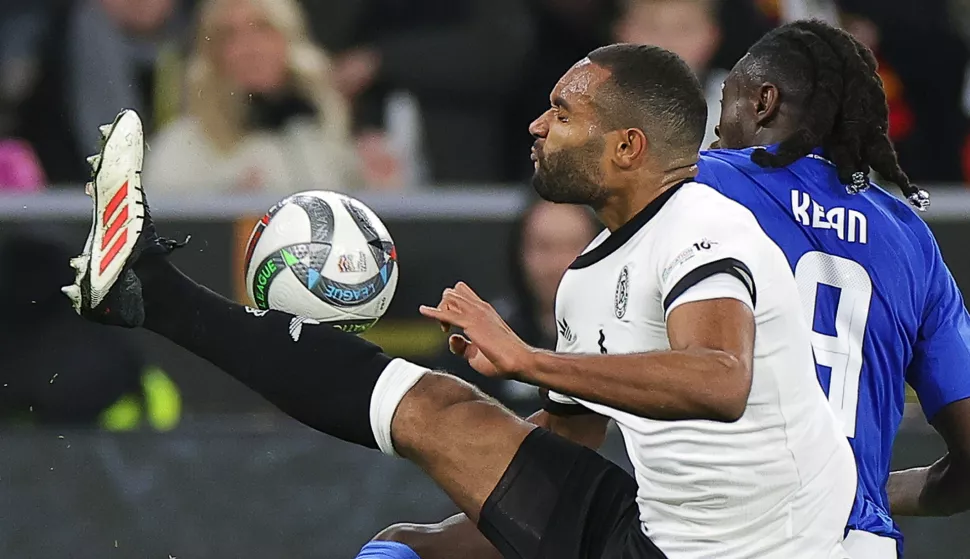 epa11984288 Jonathan Tah of Germany (L) in action against Moise Kean of Italy during the UEFA Nations League quarterfinal, 2nd leg match between Germany and Italy in Dortmund, Germany, 23 March 2025. EPA/CHRISTOPHER NEUNDORF