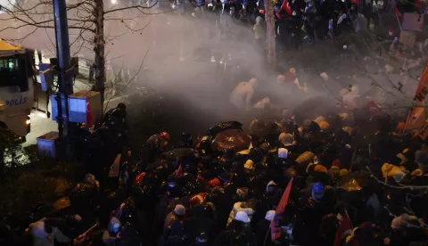 epa11982150 Turkish riot police police use water cannons to disperse protesters during a protest against the arrest of Istanbul Mayor Ekrem Imamoglu in Ankara, Turkey, 22 March 2025. EPA/NECATI SAVAS