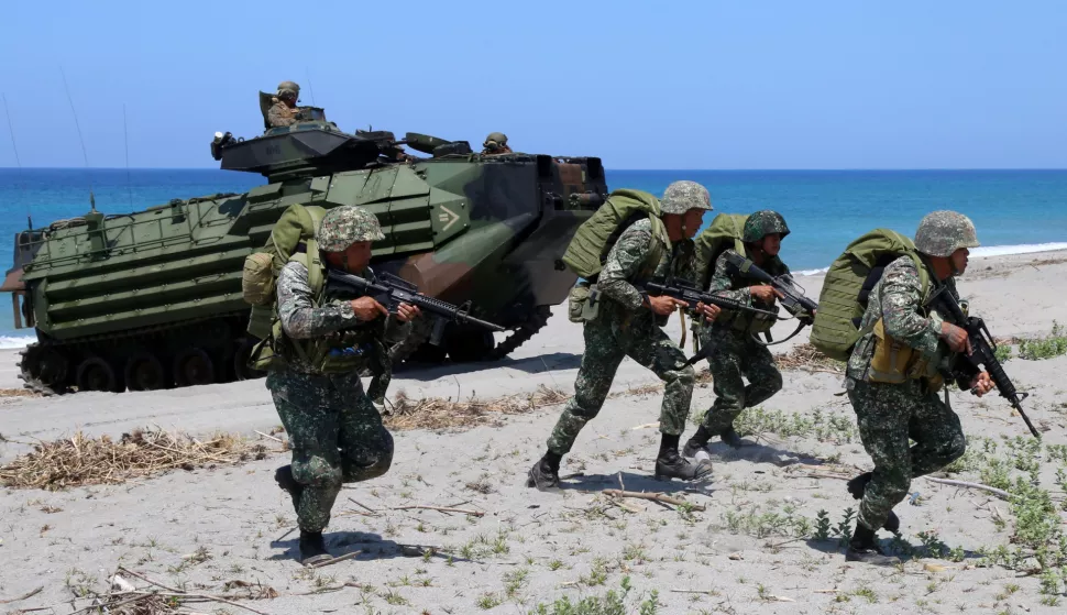 epa07073121 Filipino soldiers practice assaulting a beach after disembarking from a U.S Amphibious Armored Vehicle as they take part in mock amphibious raid drill which is part of the on-going joint US-Philippine Bilateral military exercise in San Antonio, Zambales province, Philippines, 06 October 2018. According to reports, a joint military exercise taking place, involves 1,000 naval and marine troops from the United States, Japan and the Philippines in a drill dubbed 'Kaagapay ng mga Mandirigma ng Dagat' (KAMANDAG) EPA/JUN DUMAGUING