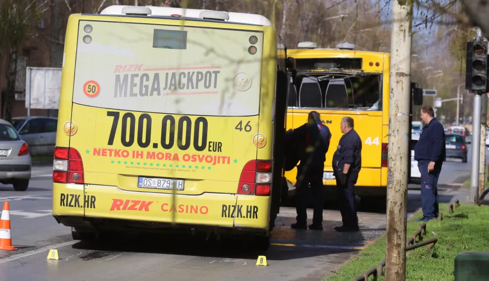 Osijek, 24. 03. 2025, Vukovarska ulica kod križanja s Ulicom Dobriše Cesarića, prometna, sudar dva autobusa GPP-a, ima i ozljeđenikh putnika, policija, uviđaj.snimio GOJKO MITIĆ