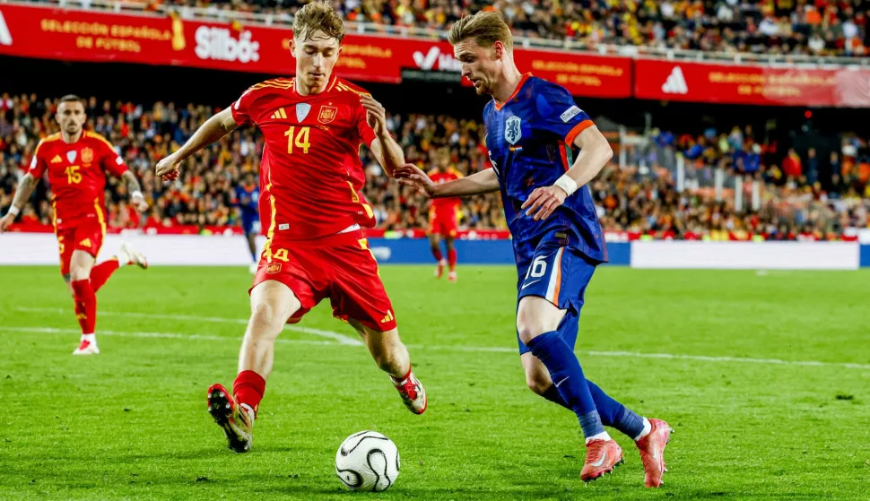 Kenneth Taylor of Netherlands and Dean Huijsen of Spain battle for the ball during the UEFA Nations League Quarterfinal Leg Two match between Spain and Netherlands at Estadio de Mestalla on March 23, 2025 in Valencia, Spain. (Photo by Marcel ter Bals/DeFodi Images) Photo: Marcel ter Bals/DeFodi Images/DEFODI