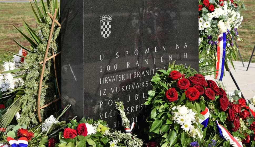 novosti...vukovar; ovcara...20.11.2023.masovna grobnica "ovcara"; udruga djece poginulih i nestalih hrvatskih branitelja domovinskog rata; polaganje vijenaca, prigodni program i molitva "ovcara - vjecna rana";foto Gordan Panić