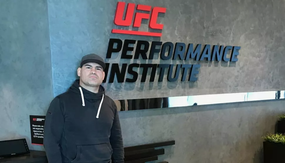 LOS ANGELES, 25. ožujka 2025. (Hina) - Biv&scaron;i UFC-ov prvak Cain Velasquez osuđen je na petogodi&scaron;nju zatvorsku kaznu nakon &scaron;to je 2022. pucao na mu&scaron;karca kojeg je optužio za seksualno zlostavljanje svog četverogodi&scaron;njeg sina.