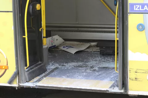 Osijek, 24. 03. 2025, Vukovarska ulica kod križanja s Ulicom Dobriše Cesarića, prometna, sudar dva autobusa GPP-a, ima i ozljeđenikh putnika, policija, uviđaj.snimio GOJKO MITIĆ