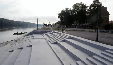osijek, 17 kolovoza 2023, 9,00 sati, donji grad, promenada, šetnica, rijeka dravasnimio zdenko pušić