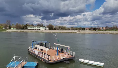 Osijek, 25. 03. 2024, Drava, desna obala, pristaniste osjecke kompe. Od proslog vikenda kompa ponovo vozi. snimio GOJKO MITIĆ