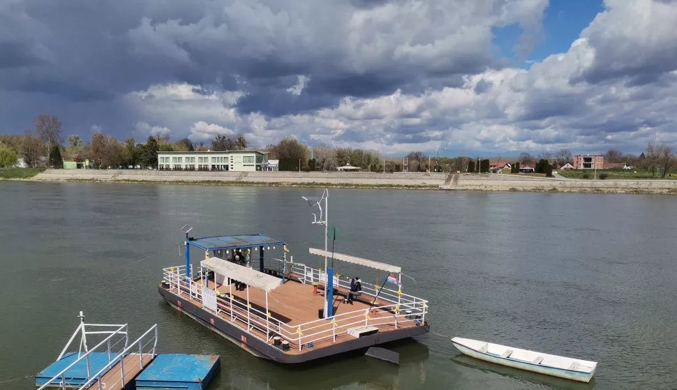Osijek, 25. 03. 2024, Drava, desna obala, pristaniste osjecke kompe. Od proslog vikenda kompa ponovo vozi. snimio GOJKO MITIĆ