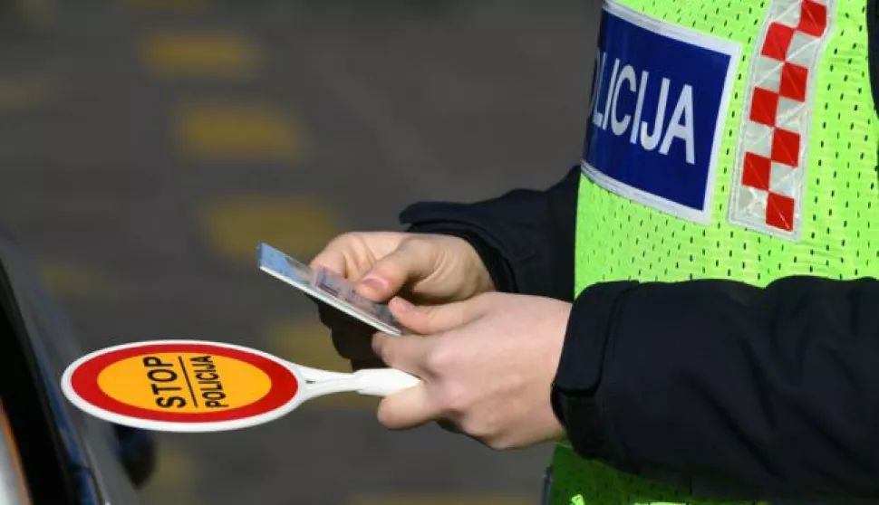 08.02.2022., Sibenik - Policijska akcija usmjerena na pjesake i vozila provodi se tijekom jutra na podrucju grada Sibenika. Photo: Hrvoje Jelavic/PIXSELL