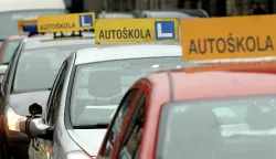 Zagreb,07.03.2008 (zagreb) - Instruktori Autoskola u prosvjednoj voznji gradom. foto Davor Kovacevic