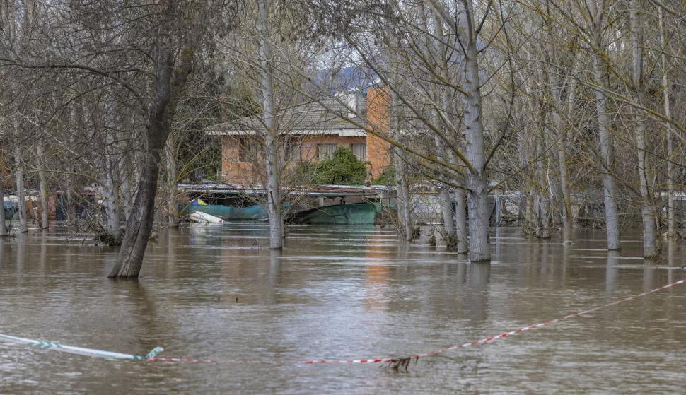 epa11982954 A view of a flooded residential area near the Alberche River in the town of Escalona, Castilla-La Mancha, central Spain, 23 March 2025. Storm Martinho continues affecting parts of the country, especially central Spain, with authorities closely monitoring rivers after several weeks of rainfall. EPA/ANGELES VISDOMINE