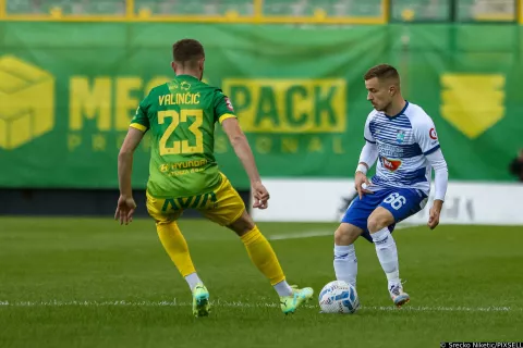 04.10.2024., stadion Aldo Drosina, Pula - SuperSport HNL, 09. kolo, NK Istra 1961 - NK Osijek. 23Moris Valincic, 66 Petar Pusic Photo: Srecko Niketic/PIXSELL