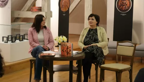 ĐAKOVO - U Spomen-muzeju biskupa J. J. Strossmayera predstavljena je slikovnica "Put križa", autorice Josipe Dević i ilustratorice Višnje Mihatov Barićožujak 2025.