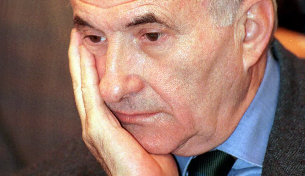 Portret Vlade GotovcaVlado Gotovac, predsjednik Liberalne strankeKnjigu povjesničara književnosti Slobodana Prosperova Novaka "Vlado Gotovac: Život i djela" u kojoj piše o njegovu životu, stradanjima i književnim djelima, objavila je Matica hrvatska.