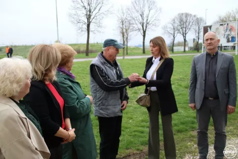 VINKOVCIZahvaljujući zalaganju vinkovačke udruge Hrvatska žena i Grada Vinkovaca, Caritasova Pučka kuhinja dobila je vozilo kojim će razvoziti, između ostalog, dnevne obroke hrane osobama u potrebi koje zbog starosti ili bolesti ne mogu doći na objed u Pučku kuhinju, koaj na vinkovačkom području djeluje već 10-ak godinaožujak 2025.