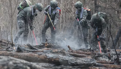 epaselect epa11991066 Soldiers extinguish hot spots on a wildfire-ravaged mountain in Uiseong, North Gyeongsang Province, southeastern South Korea, 27 March 2025. EPA/YONHAP SOUTH KOREA OUT