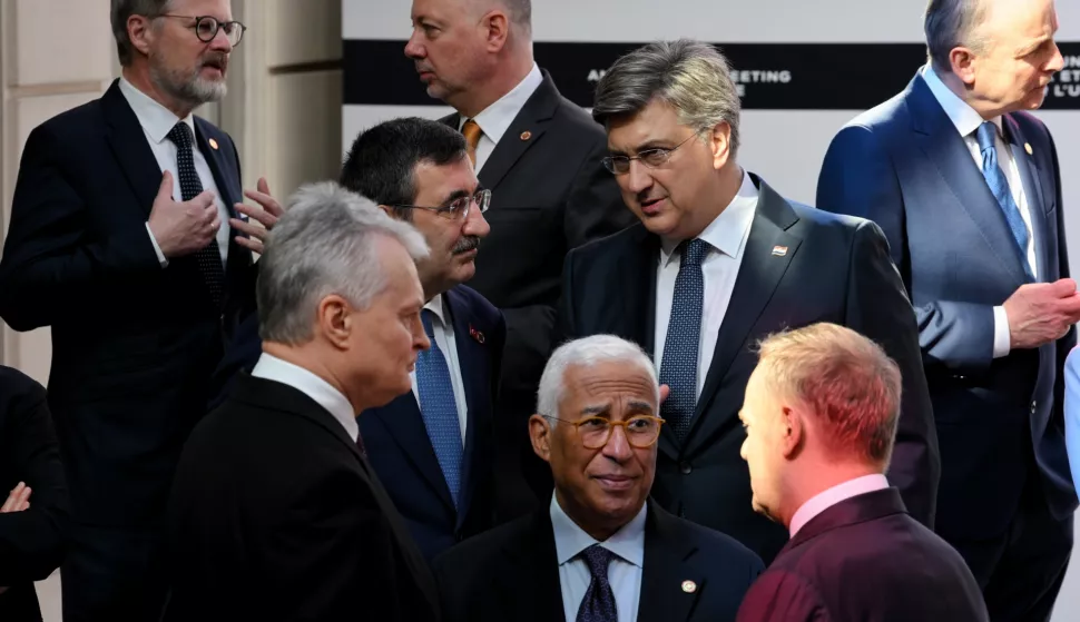 Pariz, 27.3.2025.- ?elnici 30-ak dr?ava, me?u njima i hrvatski premijer Andrej Plenkovi? okupili su se u ?etvrtak u Parizu na poziv francuskog predsjednika Emmanuela Macrona kako bi razgovarali o mogu?im sigurnosnim jamstvima za Ukrajinu u slu?aju mirovnog sporazuma s Rusijom. foto HINA/ Vlada RH/ ua