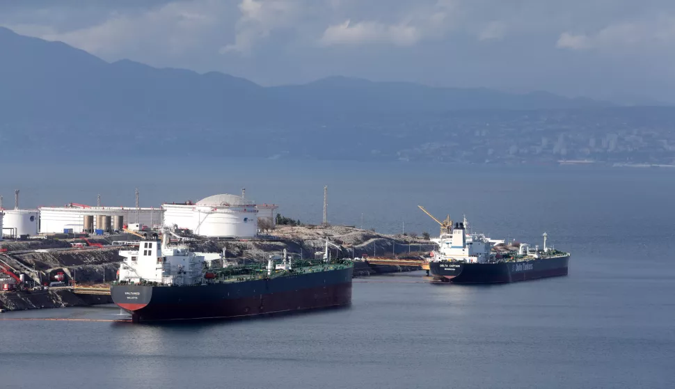 08.02.2021., Omisalj - Postrojenja JANAF-a na otoku Krku i brodovi koji iskrcavaju teret. Ilustracija. Photo: Goran Kovacic/PIXSELL