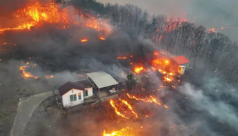 epa11986121 Houses burn in a village in Uiseong, North Gyeongsang Province, southeastern South Korea, on 24 March 2025 (issued 25 March 2025), after being engulfed by a wildfire fueled by strong winds that hit the region for the third consecutive day. EPA/YONHAP SOUTH KOREA OUT