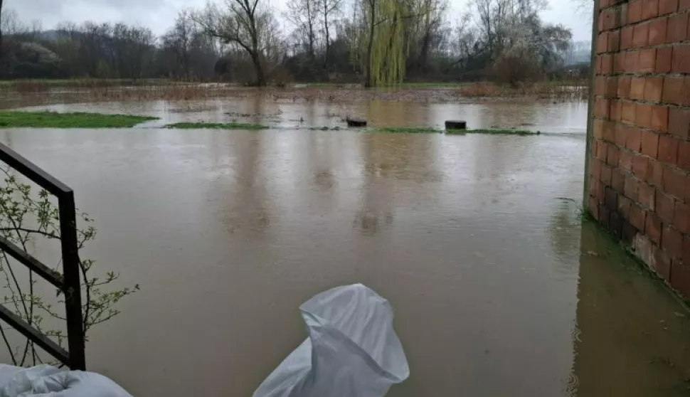 Kondrićvoda u dvorištu - izliveni kanal Breznica