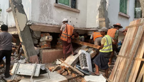 epa11994308 Rescuers search for survivors in damaged government staff housing buildings following an earthquake in Naypyidaw, Myanmar, 28 March 2025. Myanmar has declared a state of emergency and appealed for international aid after a 7.7-magnitude earthquake struck the country, with tremors felt in neighboring countries. EPA/NYEIN CHAN NAING