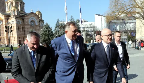 Banja Luka, 7.3.2025. - Srbijanski premijer u ostavci Milo? Vu?evi? u petak je u Banjoj Luci dao "apsolutnu potporu" ?elniku bosanskih Srba Miloradu Dodiku suo?enom s osu?uju?om presudom zbog neprovo?enja odluka visokog predstavnika, a sam Dodik je susret s Vu?evi?em iskoristio kako bi podr?ao sada?nju vlast u Srbiji. foto HINA/ TANJUG/ Vlada Republike Srbije/ Slobodan Miljevi?/ ua