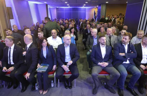 Osijek, 29. 03. 2025., hotel Osijek, Nataša Tramišak; kandidatkinja za županicu, Goran Ivanović - kandidat, Josip Miletić - kandidat, zamjenik županice, OBŽ, predstavljanje programa, predstavljanje kandidataSNIMIO BRUNO JOBST