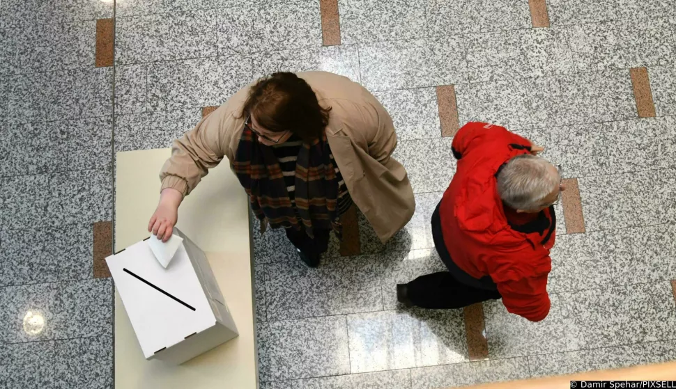 29.12.2024., Bjelovar - Predsjednicki izbori 2024. Na bjelovarska biralista gradjani su poceli dolaziti od jutra. Photo: Damir Spehar/PIXSELL