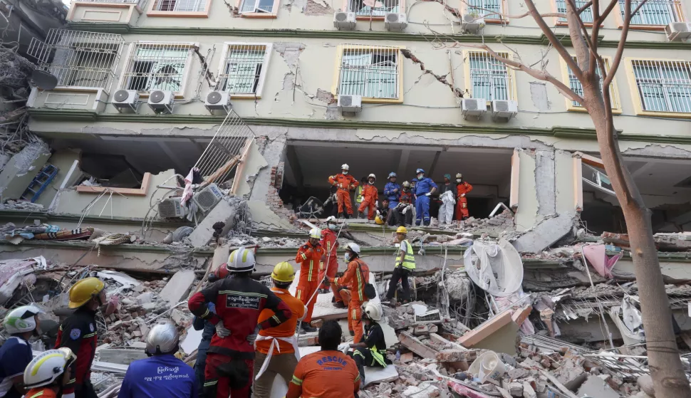 epa11999775 Myanmar and China rescuers search for victims at the Sky Villa in Mandalay, Myanmar, 30 March 2025. More than 1,600 people have been killed and thousands injured after a 7.7-magnitude earthquake struck the country on 28 March, according to the Myanmar government. EPA/NYEIN CHAN NAING