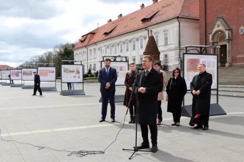 Trg galerija na otvorenom - izložba o Strossmayeru