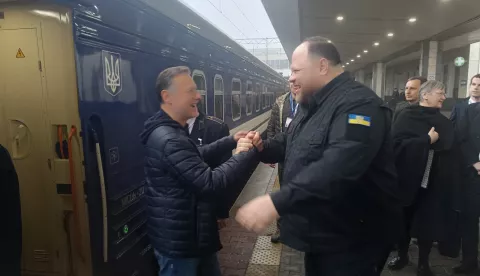 Zagreb, 31.03.2025 - Predsjednik Hrvatskoga sabora Gordan Jandrokovi? doputovao je u ponedjeljak ujutro u Ukrajinu kako bi sudjelovao na parlamentarnom samitu koji Vrhovna Rada organizira u povodu obilje?avanja tre?e godi?njice oslobo?enja grada Bu?e, koja je postala simbol ruskih zlo?ina, priop?eno je iz Ured predsjednika Sabora.Doma?in parlamentarnog sastanka na vrhu je predsjednik ukrajinskog parlamenta - Vrhovne Rade - Ruslan Stefan?uk. foto HINA/ Hrvatski sabor/ ik