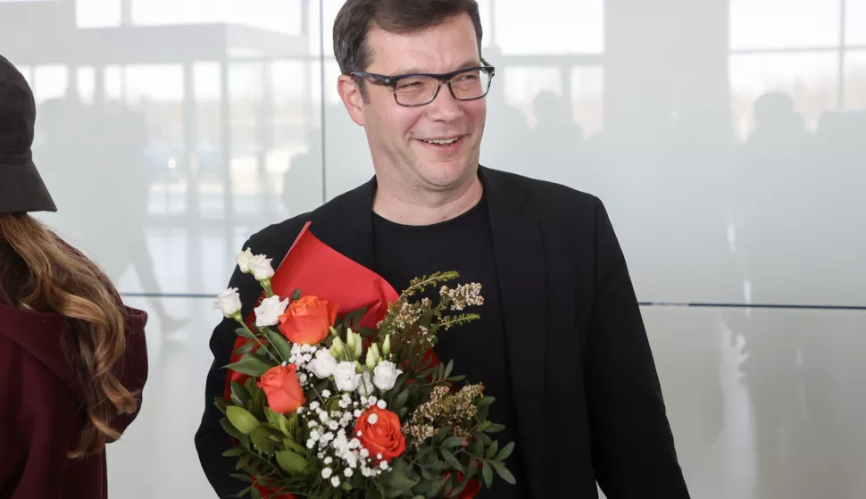 Zagreb, 05.03.2025 - Doček ekipe filma "Čovjek kojji nije mogao šutjeti" na Zračnoj luci Franjo Tuđman, nakon povratka sa dodjele Oscara u Los Angelesu. Na slici redatelj Nebojša Slijepčević.foto HINA/ Damir SENČAR/ ds